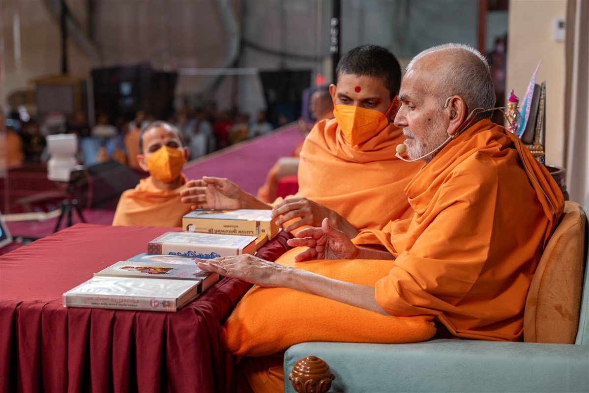 Swamishri is requested to select a scripture for the evening discourse...