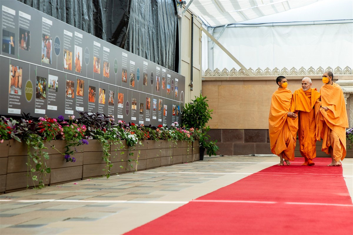 Swamishri takes a walk in the afternoon