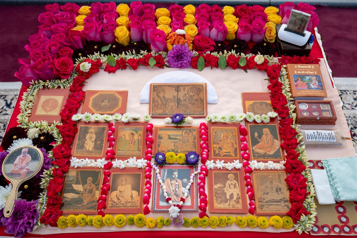 The sacred murtis in Swamishri's puja