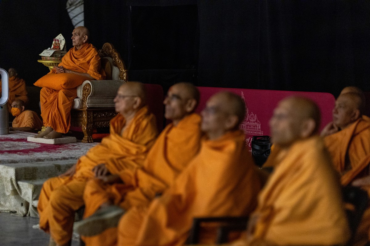 Swamishri and swamis view the show