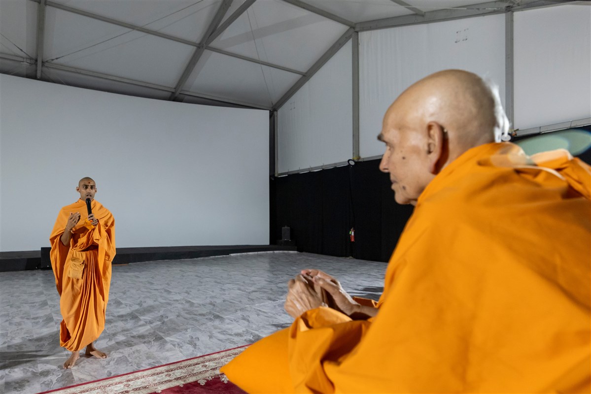 Swamishri listens attentively to details about the Akshardham Experience Show
