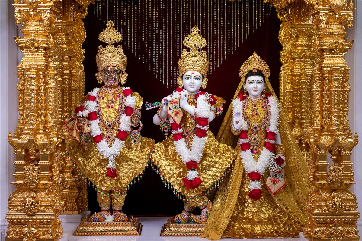 Shri Harikrishna Maharaj and Shri Radha-Krishna Bhagwan