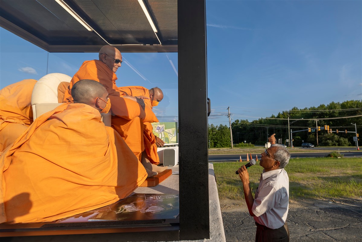 Swamishri listens attentively to details presented to him