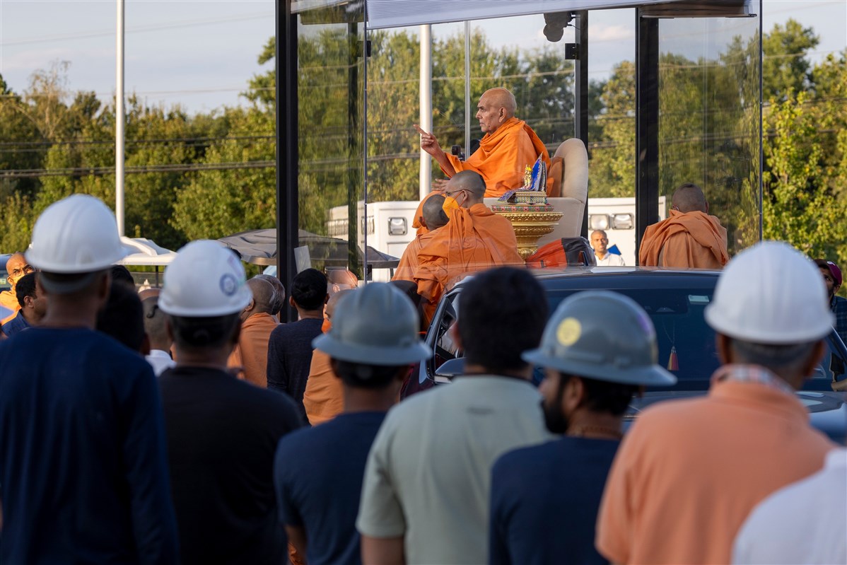 Swamishri gestures while observing the new facility