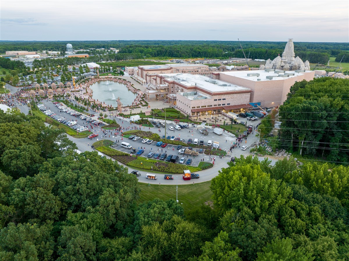 Bird's-eye view of Swamishri during the campus tour