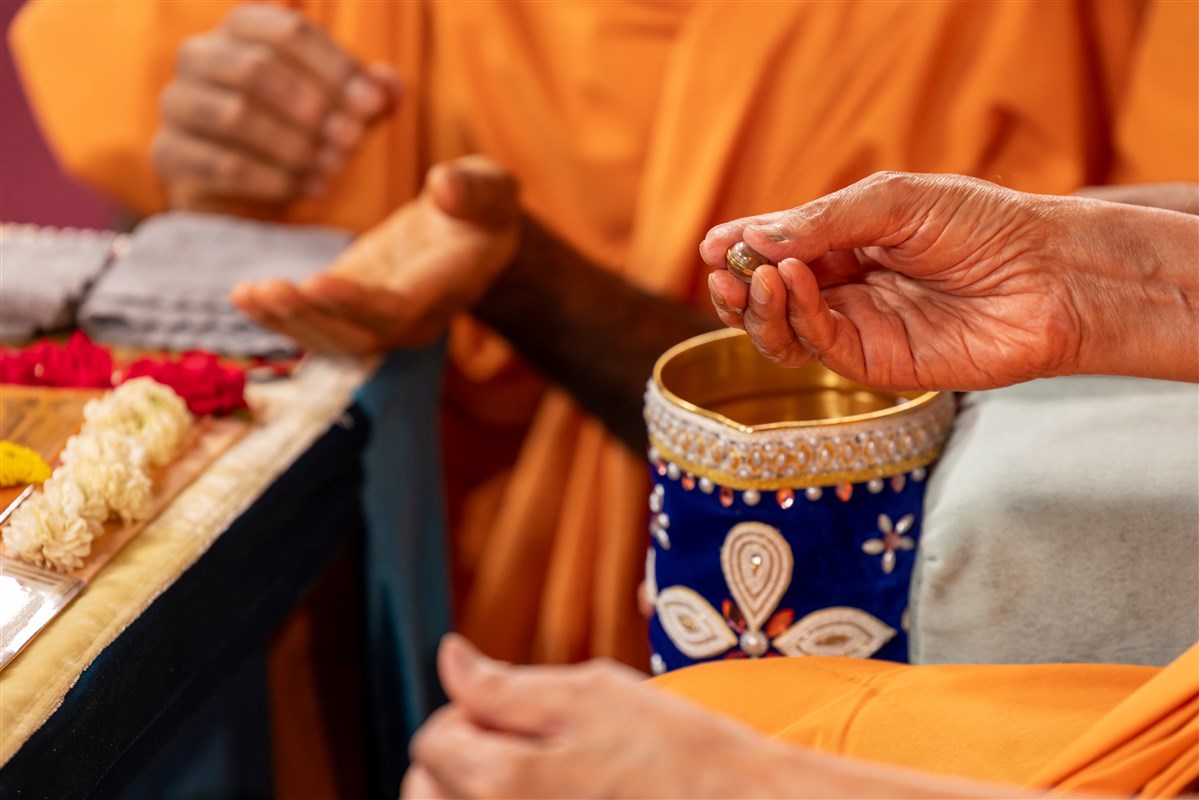 Swamishri holds a relic of Bhagwan Swaminarayan