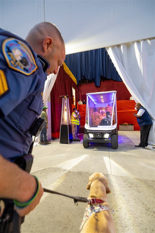 Sergeant Scott Kivet and K9 Quori of Robbinsville Township Police with Swamishri