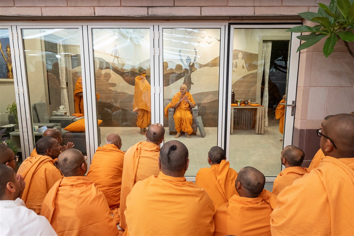 Swamis continue to seek Swamishri's darshan, drawn by his magnetic allure