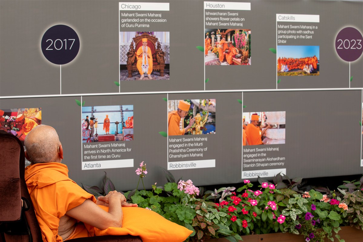 Swamishri observes a timeline of 50 years of satsang in North America