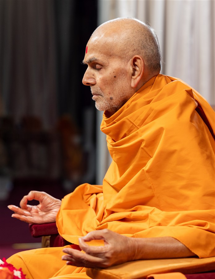 Swamishri in a deep meditational mudra