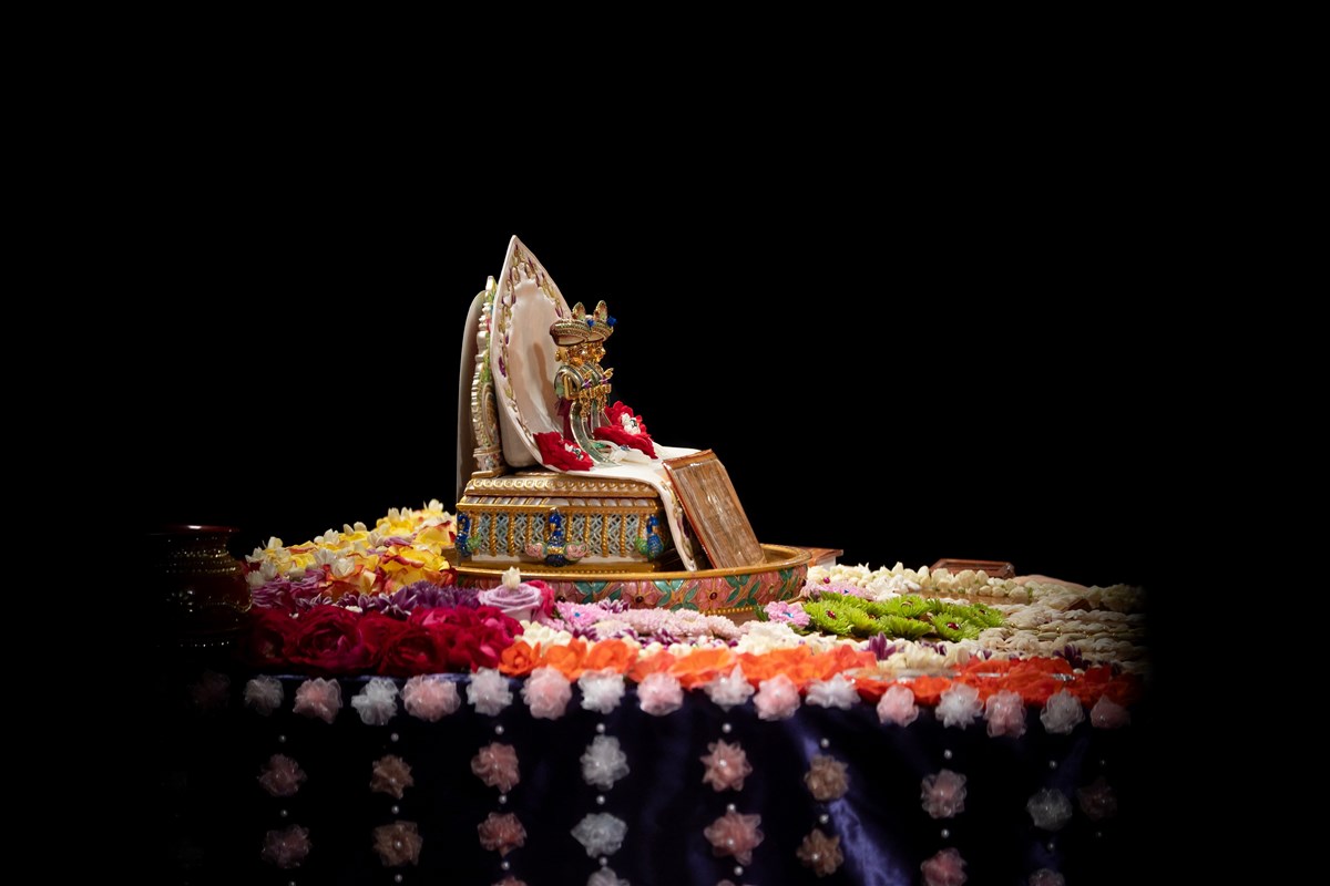 Shri Harikrishna Maharaj and Shri Gunatitanand Swami Maharaj in Swamishri's puja