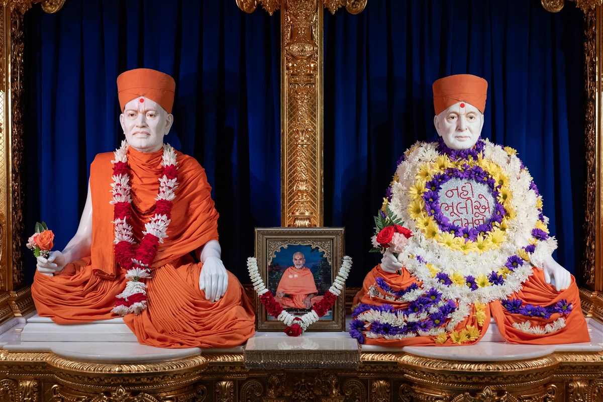 Brahmaswarup Shastriji Maharaj, Pragat Brahmaswarup Mahant Swami Maharaj and Brahmaswarup Pramukh Swami Maharaj