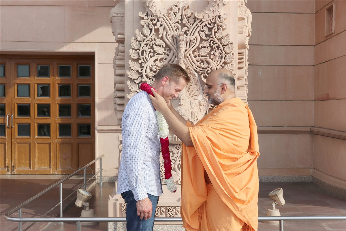 United States Congressman Rich McCormick traditionally welcomed at Swaminarayan Akshardham 