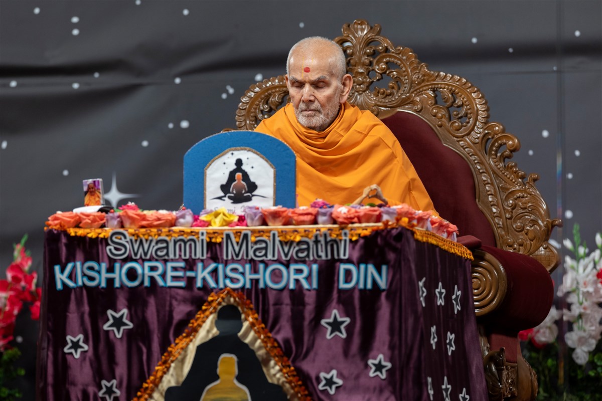 Swamishri in deep meditation