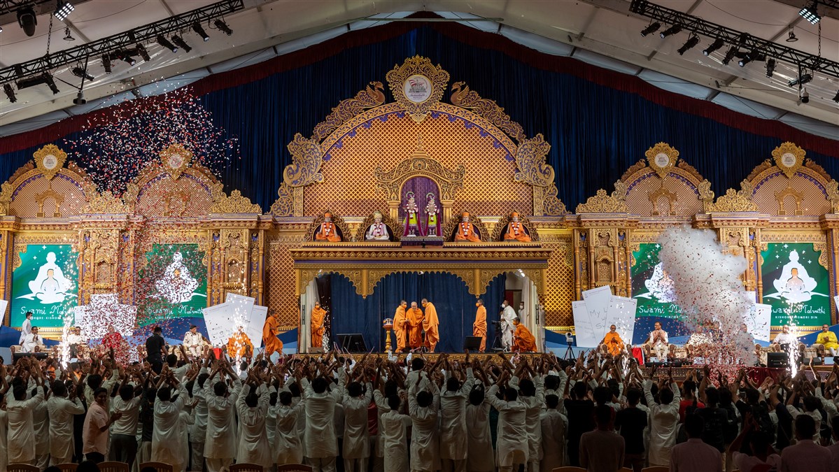 Youths enthusiastically celebrate Swamishri's participation in the program