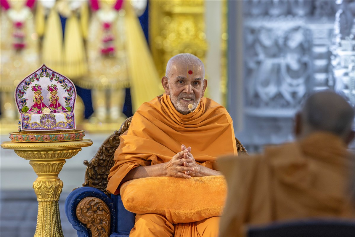 Swamishri responds to the questions