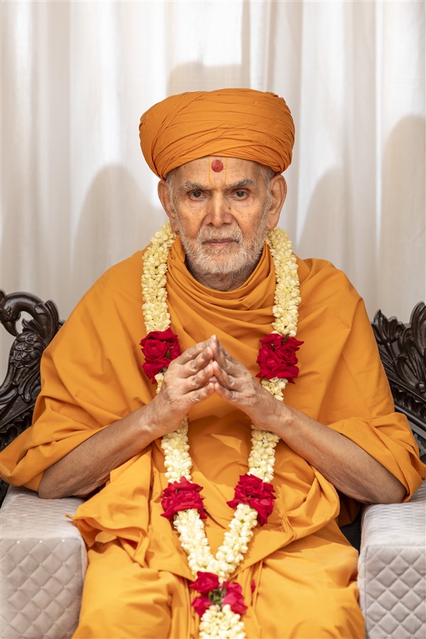 Swamishri was adorned with a pagh similar to what Shastriji Maharaj used to wear