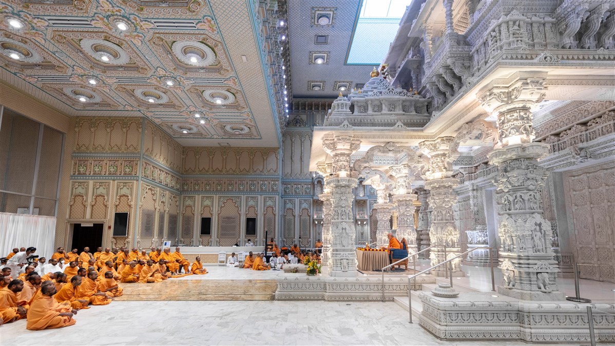 Swamis engrossed in puja darshan