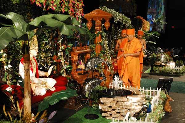 Swamishri swings Shri Harikrishna Maharaj on a hindolo at the start of the Guru Purnima celebration 