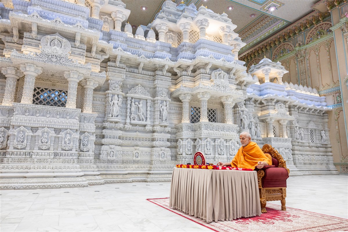A unique view of Swamishri performing puja in the  Pramukh Mandapam