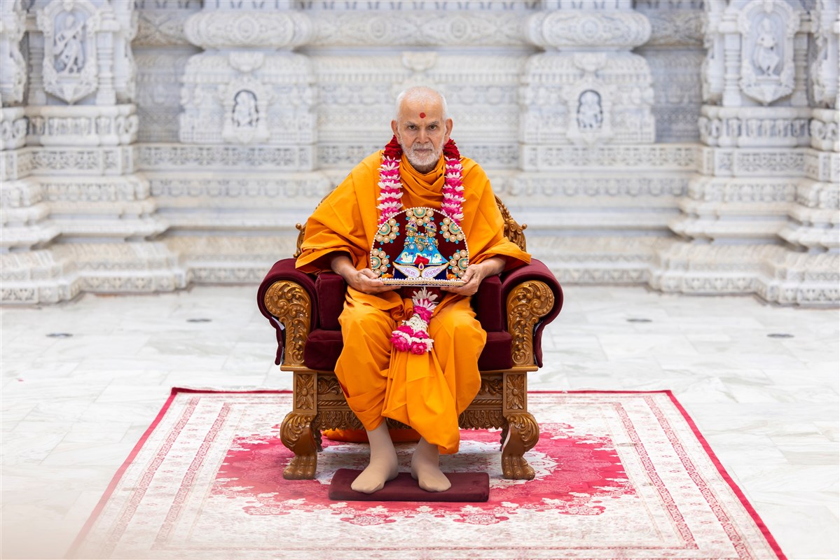 Swamishri with Shri Harikrishna Maharaj and Shri Gunatitanand Swami Maharaj