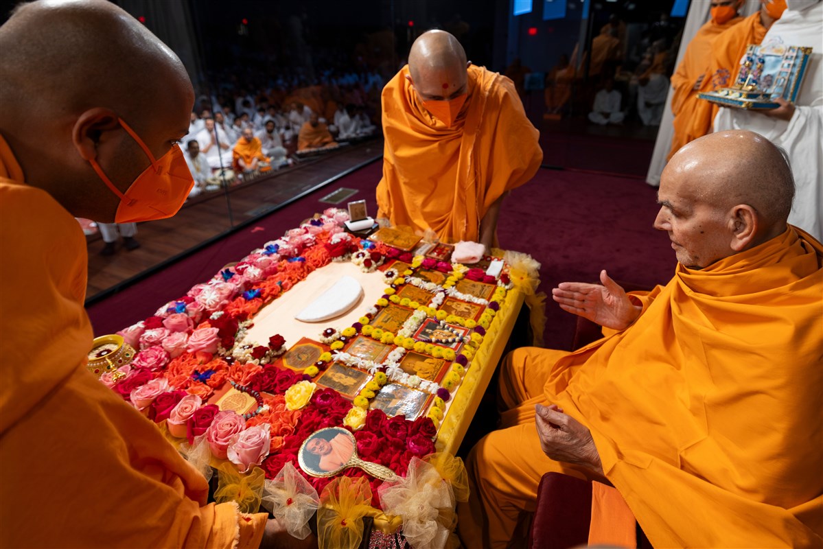 Swamishri requests a slight adjustment in the position of the puja table