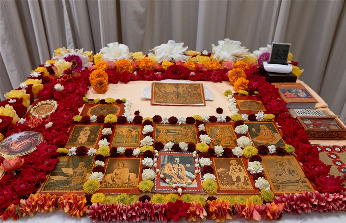 The sacred murtis in Swamishri's puja