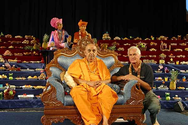 morning ,Swamishri and Mr. Rosen, the owner of the Rosen Plaza Hotel where the convention delegates stay 