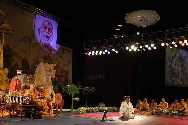 Evening ,Swamishri guides a remote-controlled blimp 