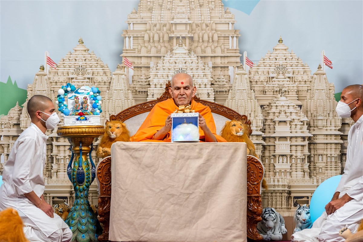 Swamishri looks at the Bal-Balika Din invitation