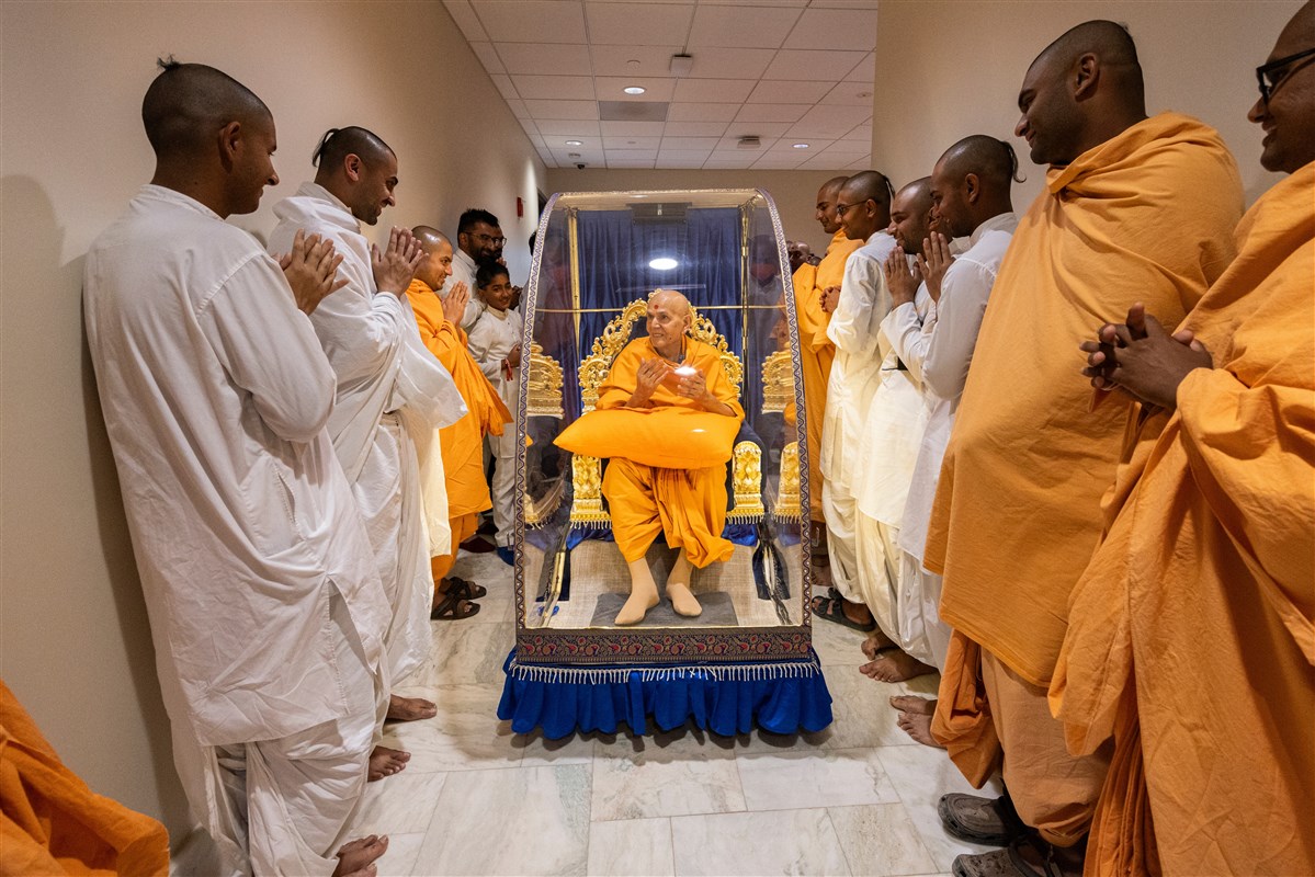 Swamishri shares a light moment with the swamis