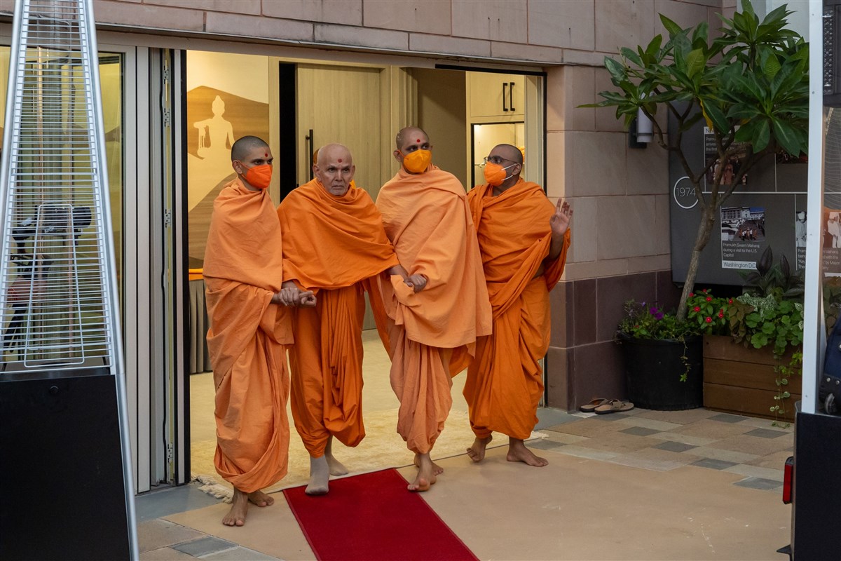 Swamishri comes out of his residence for the evening assembly