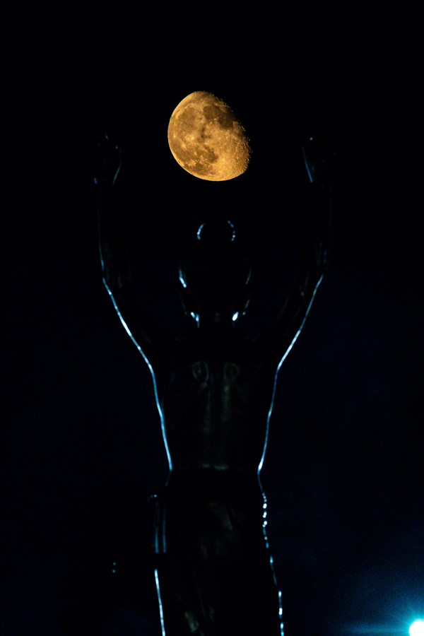 Tapomurti Shri Nilkanth Varni's silhouette in the moonlight