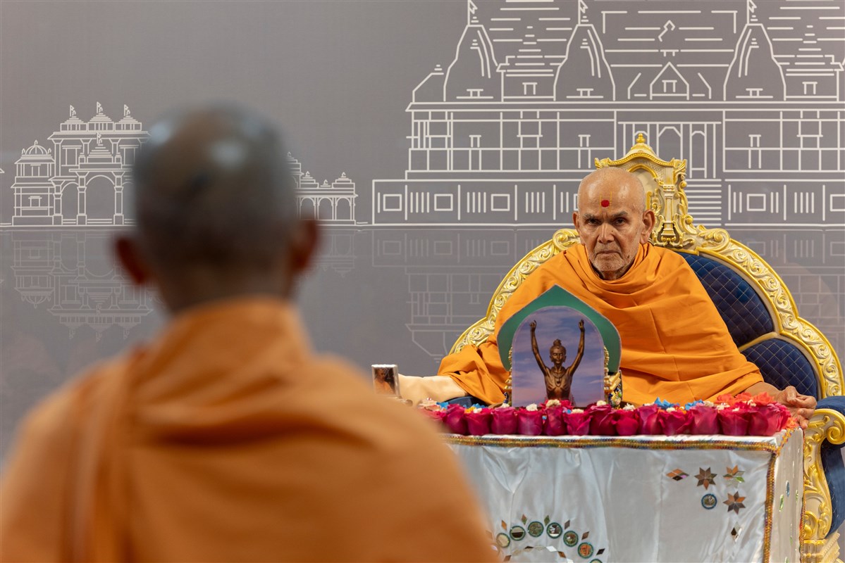 Swamishri listens attentively to information presented to him