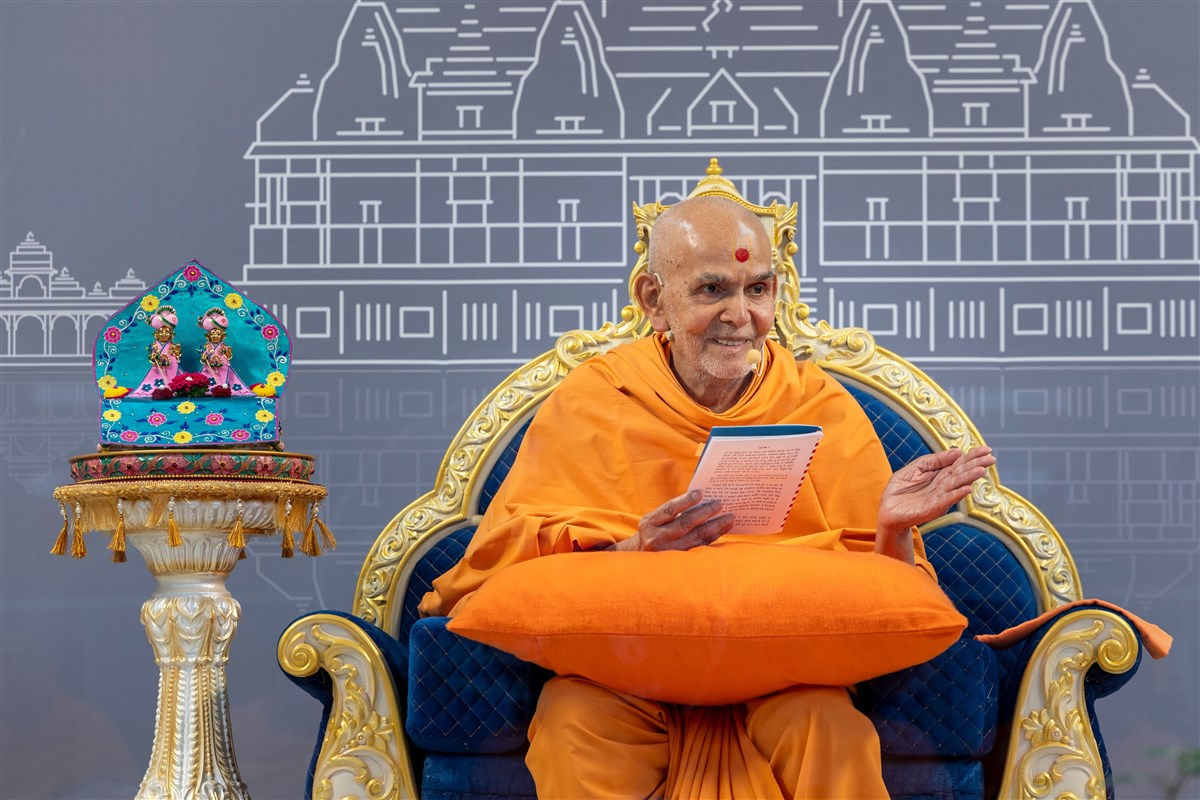 Swamishri in a lighter mood with swamis
