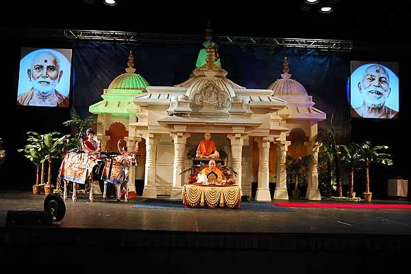 Morning,Swamishri performs pooja in front of the Yagnapurush Smruti Mandir 