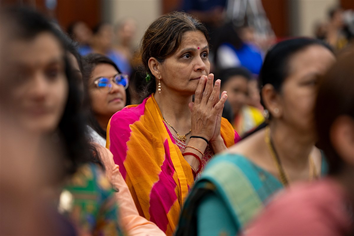 Devotees engrossed in darshan