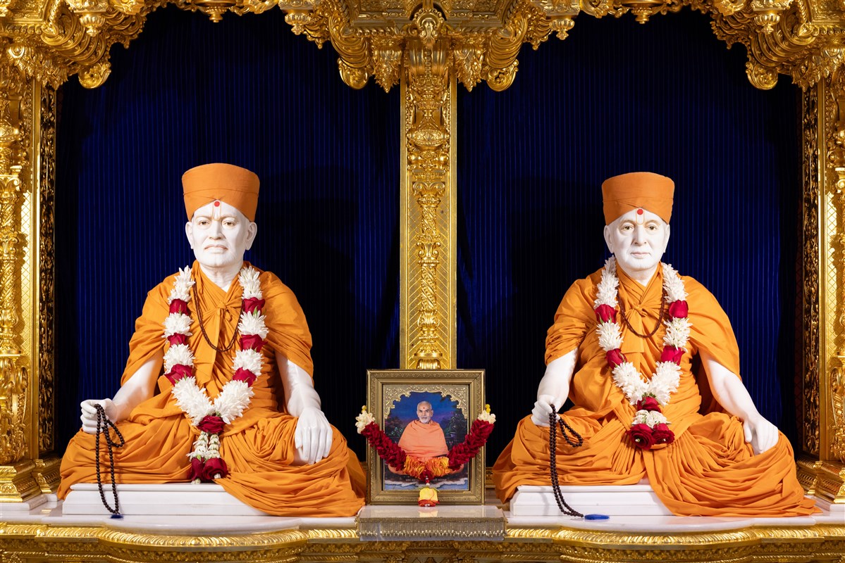 Brahmaswarup Shastriji Maharaj, Pragat Brahmaswarup Mahant Swami Maharaj and Brahmaswarup Pramukh Swami Maharaj