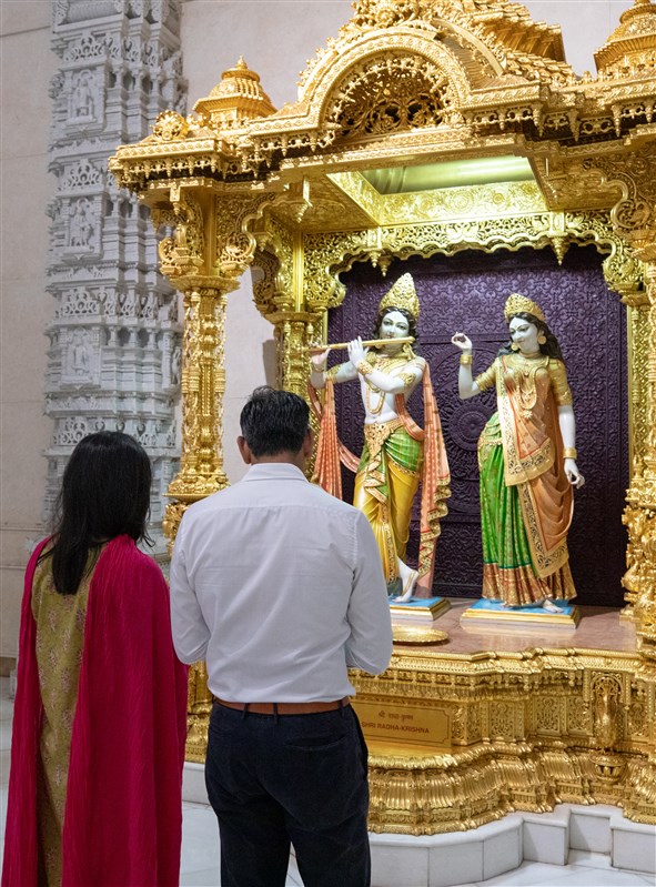 Prime Minister Sunak and Mrs Murty offer their prayers at the shrine of Shri Krishna Bhagwan and Radhikaji