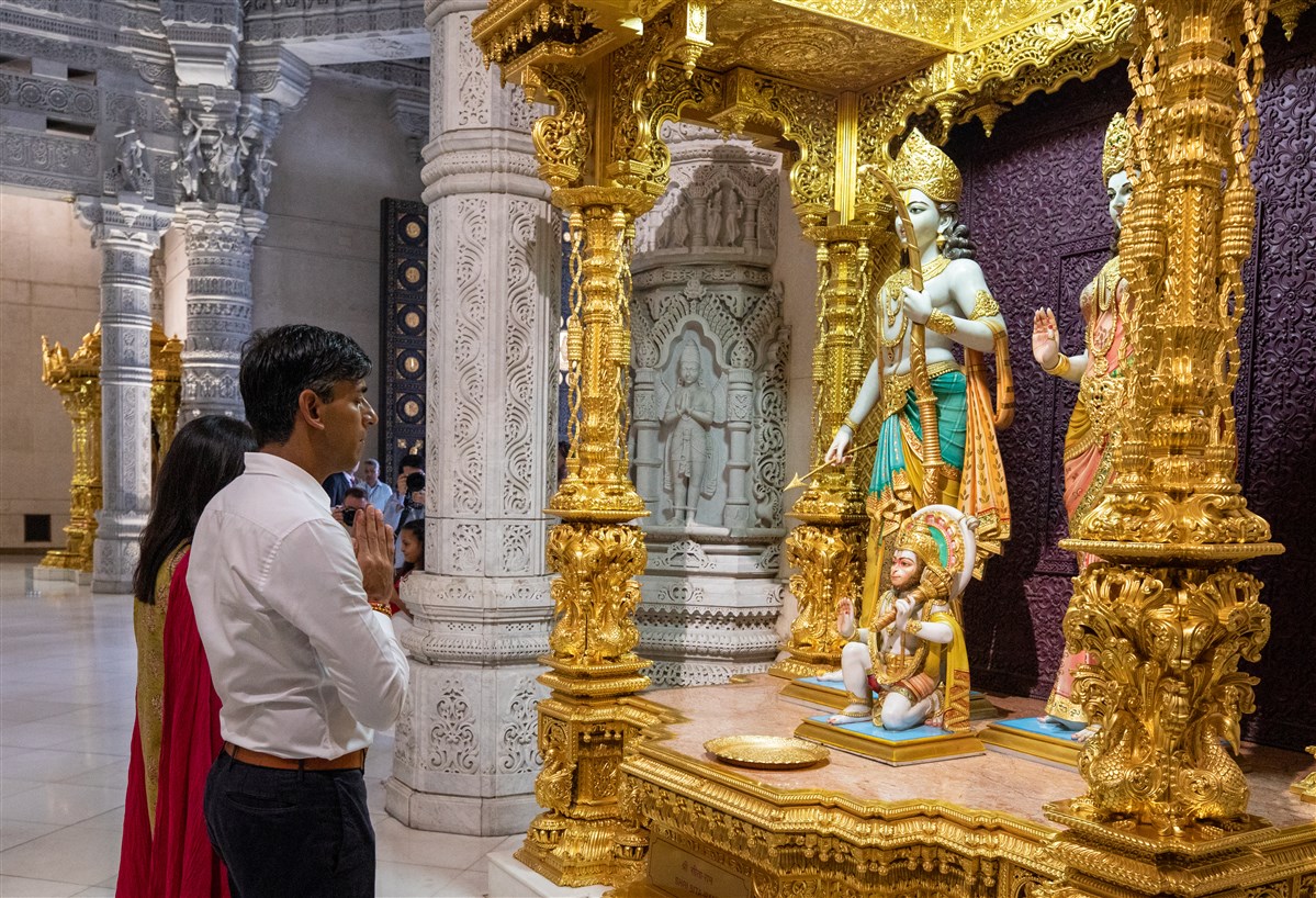 Prime Minister Sunak and Mrs Murty offer their prayers at the shrine of Shri Ramachandra Bhagwan and Sitaji
