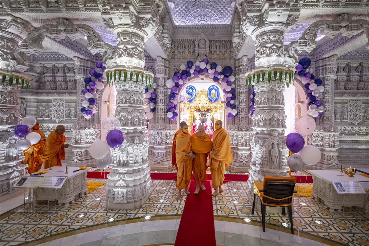 Swamishri in the mandir