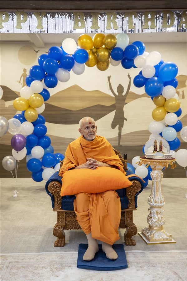 Swamishri during a birthday celebration