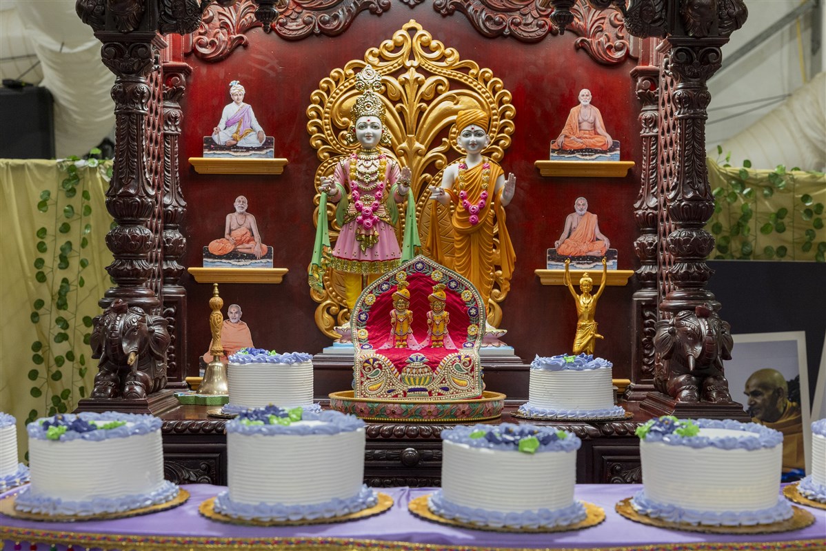 Cakes offered to Thakorji