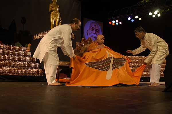 Swamishri is presented with a shawl 