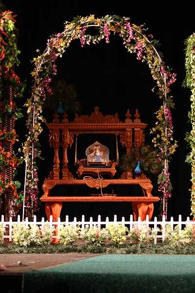  Evening ,Shri Harikrishna Maharaj seated on a hindolo 