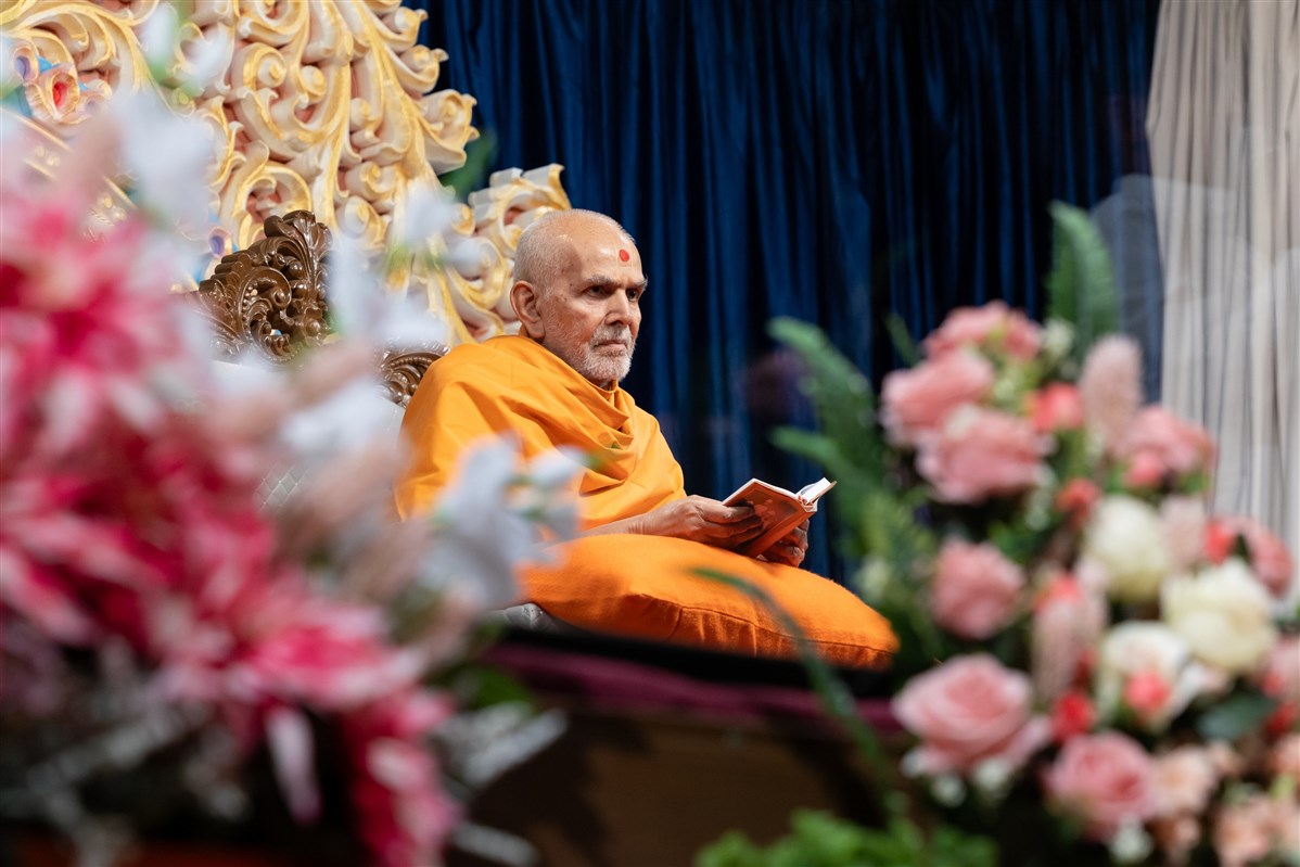 Swamishri attentively listens to the sadhana mantra and daily prayer