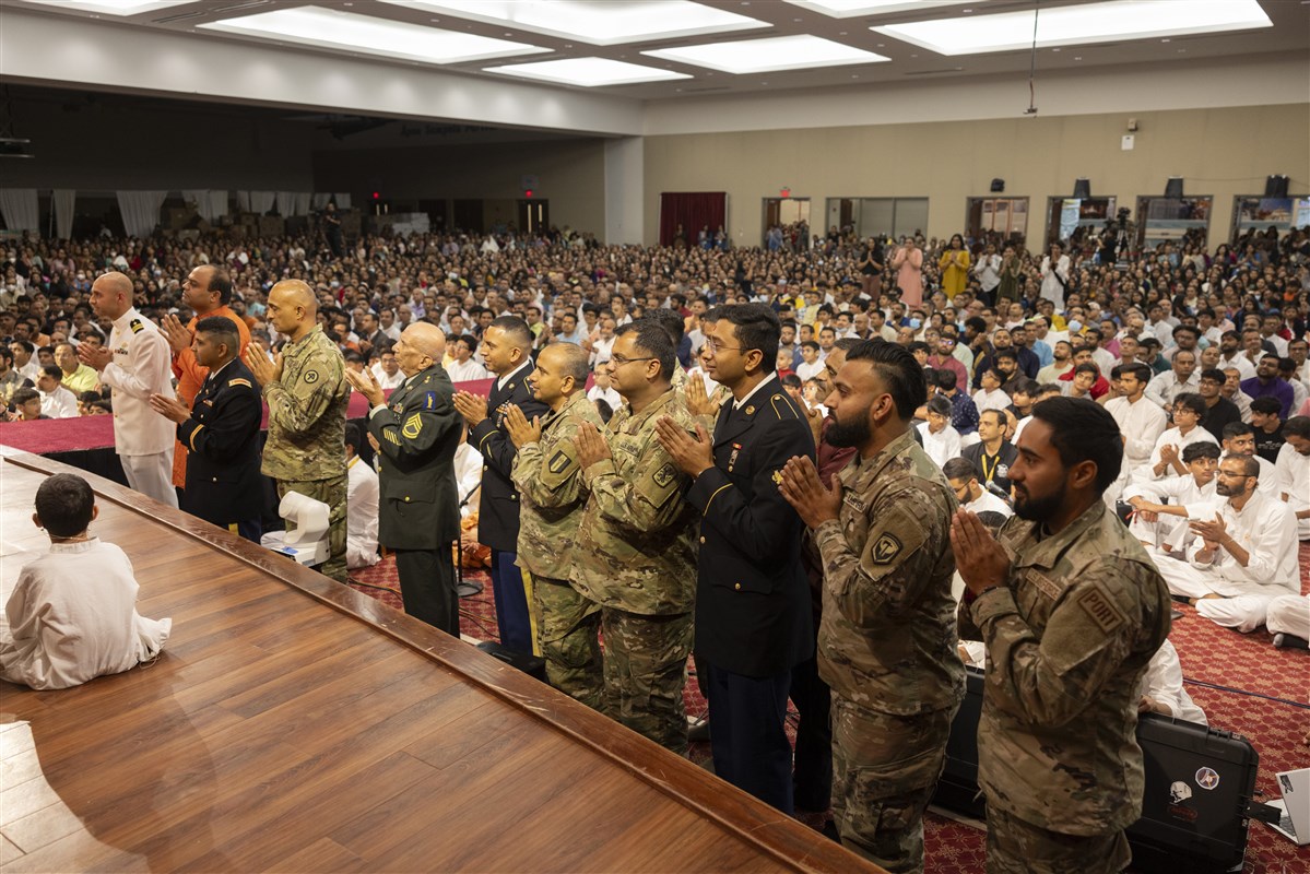 U.S. veterans doing darshan of Swamishri