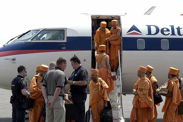 Pramukh Swami Maharaj Arrives in Toronto, July 12, 2004