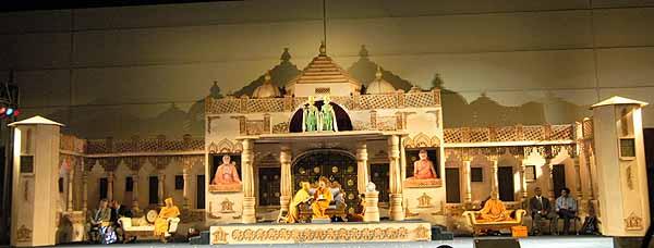Swamishri in the Guru Purnima Assembly