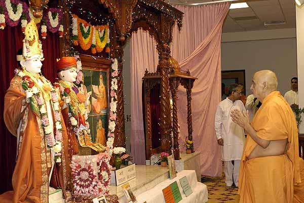 Kishori Din, July 13, 2004 - Swamishri has darshan of the murtis before proceeding to his morning pooja 